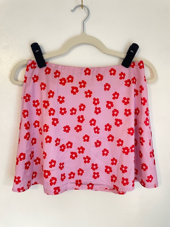 Princess Polly Dresses & Skirts - PRINCESS POLLY pink and red flower mini skirt size 4
